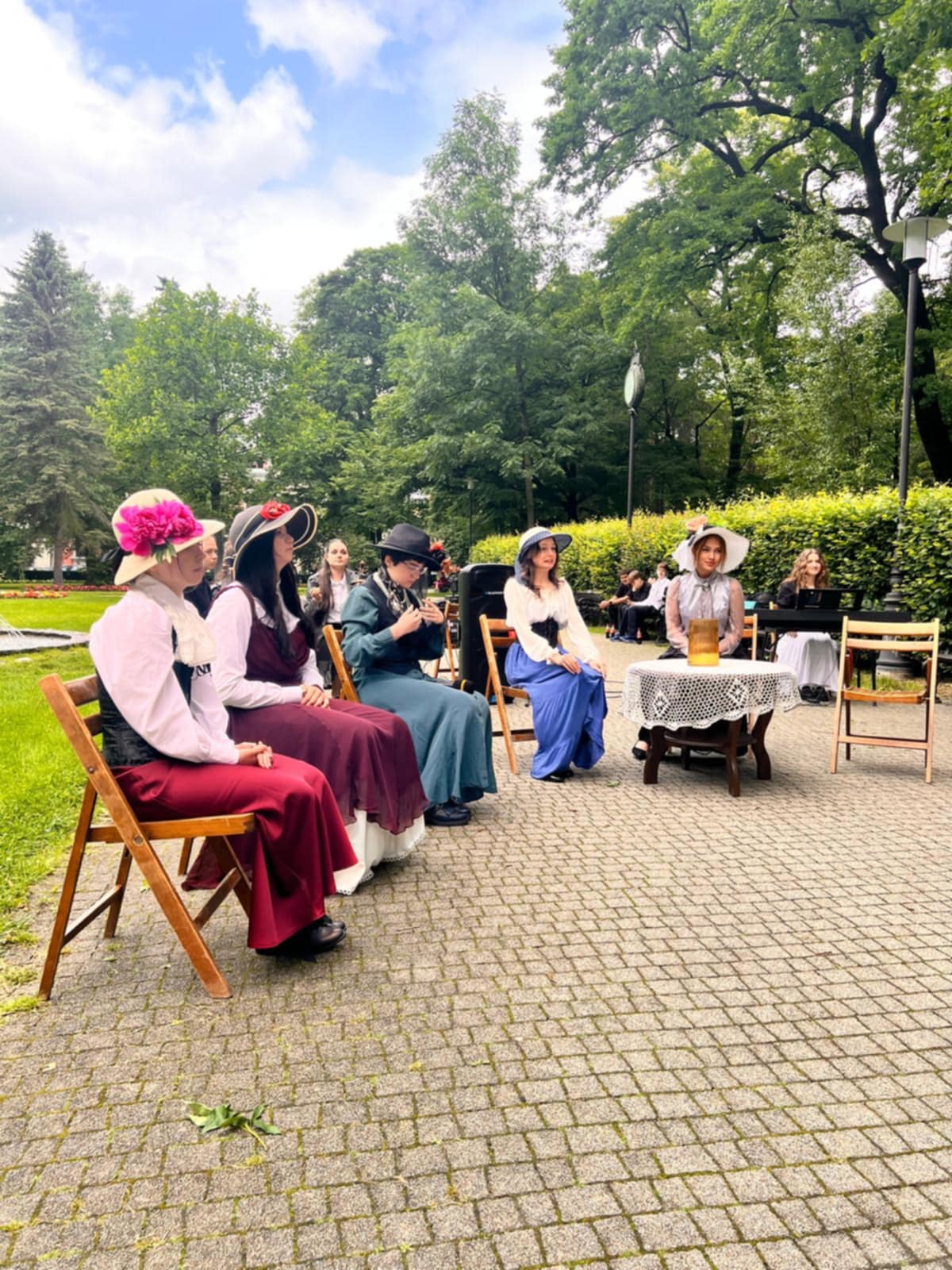 Zdjęcie Urodziny MK 2025 (21)08c0be29-8b3c-4c9c-8182-8fdde11aa00d.jpeg w galerii Urodziny patronki II LO na Sądeckich Plantach